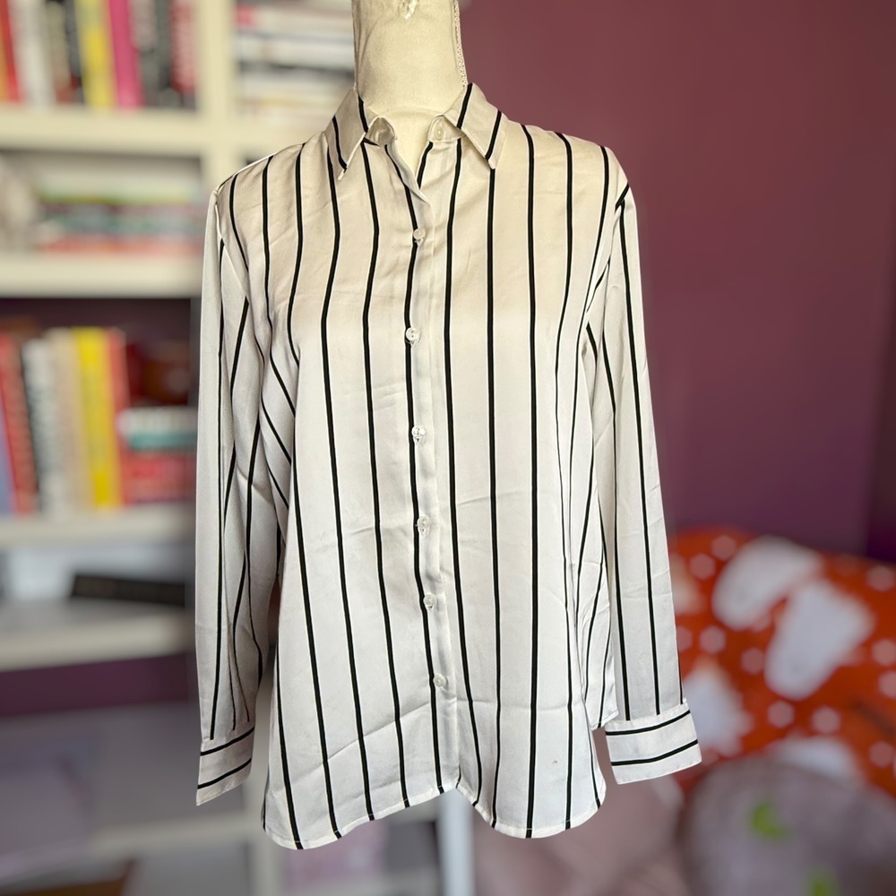 Old Navy The Classic Shirt Size M White Black Vertical Stripe Button Down Blouse
